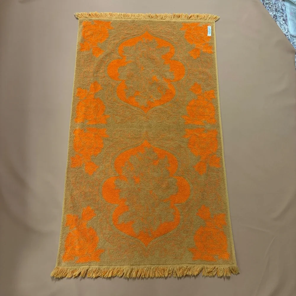 Vintage Fieldcrest Orange Gold sculpted Floral Damask Bath Towels  x2 Fringe